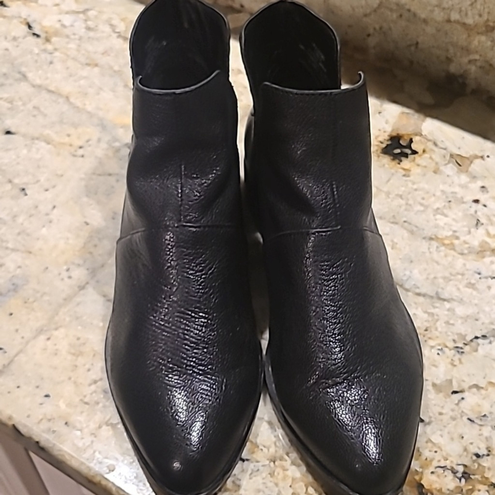 LUCKY BRAND Paramo Black Pebbled Leather Ankle Boots. Sz. 7.5.(#1396)